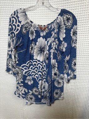 Amana Blue White Floral Scoop Neck 3/4 Sleeve Knit Blouse